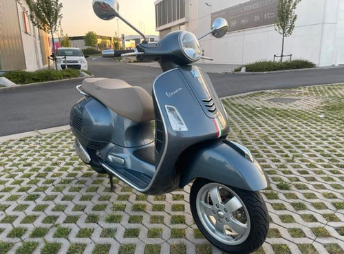Piaggio Vespa 300