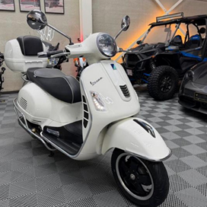 Piaggio Vespa GTS 300