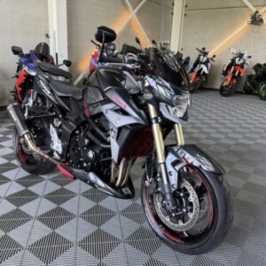 SUZUKI GSR 750