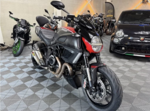 DUCATI DIAVEL 1200 CARBON